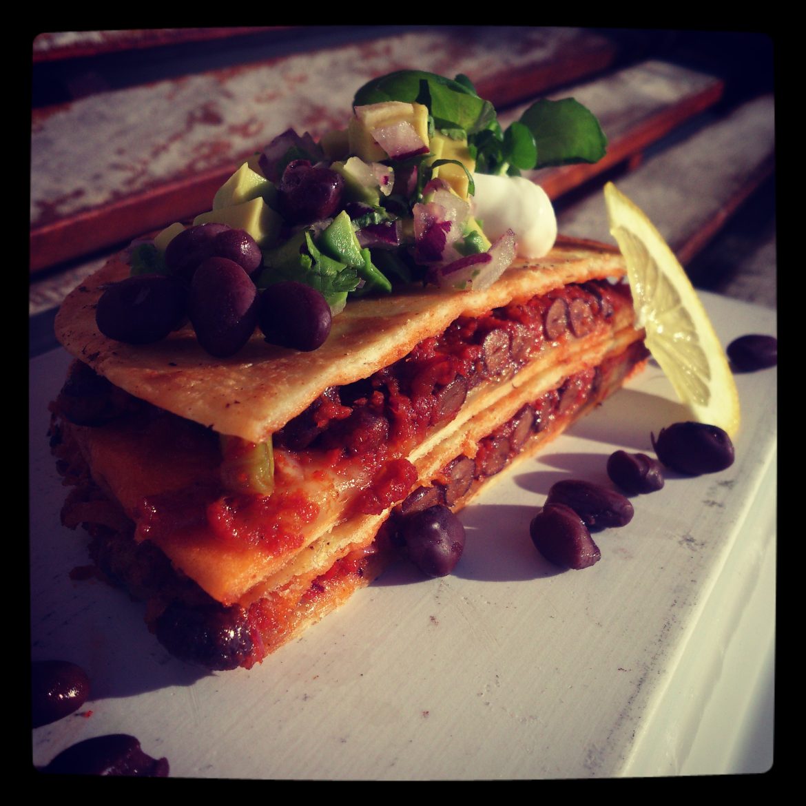 Svartbaunaquesadillas með lárperusalsa og sýrðum rjóma