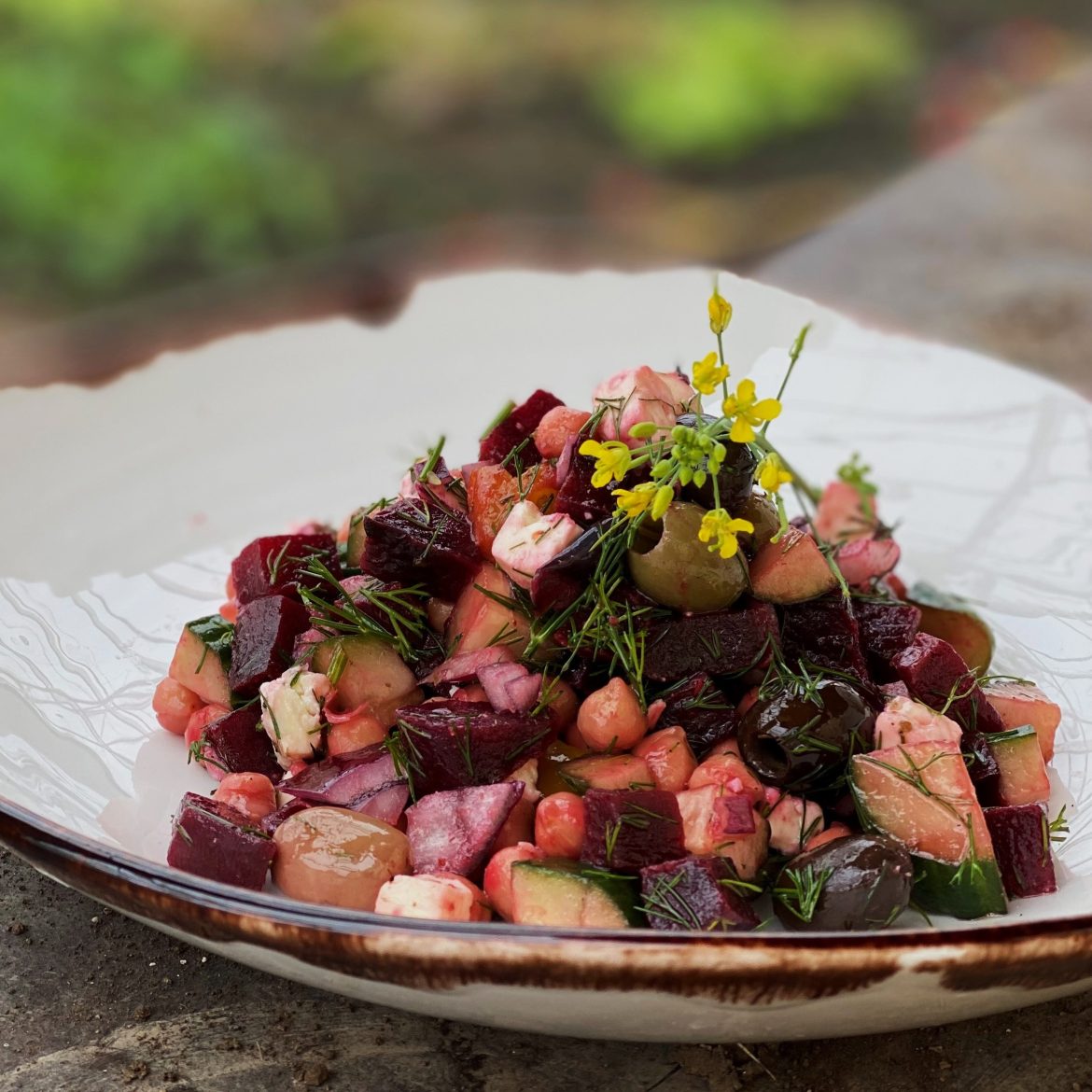 Rauðrófu-  og kjúklingabaunasalat með fetaosti