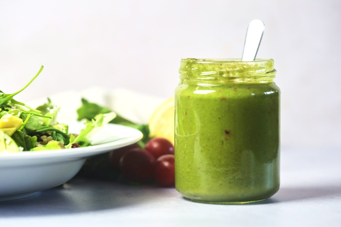 Sæt dressing með kóríander og myntu